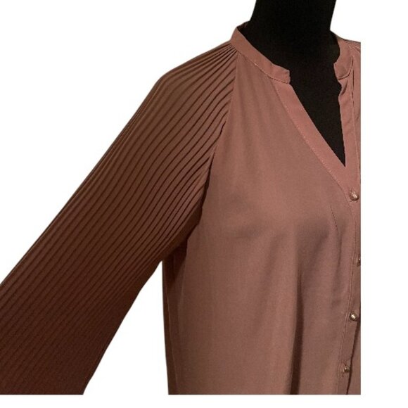 ROSE AND GLOLD PLEATED LONG SLEEVE BLOUSE - Picture 2 of 3